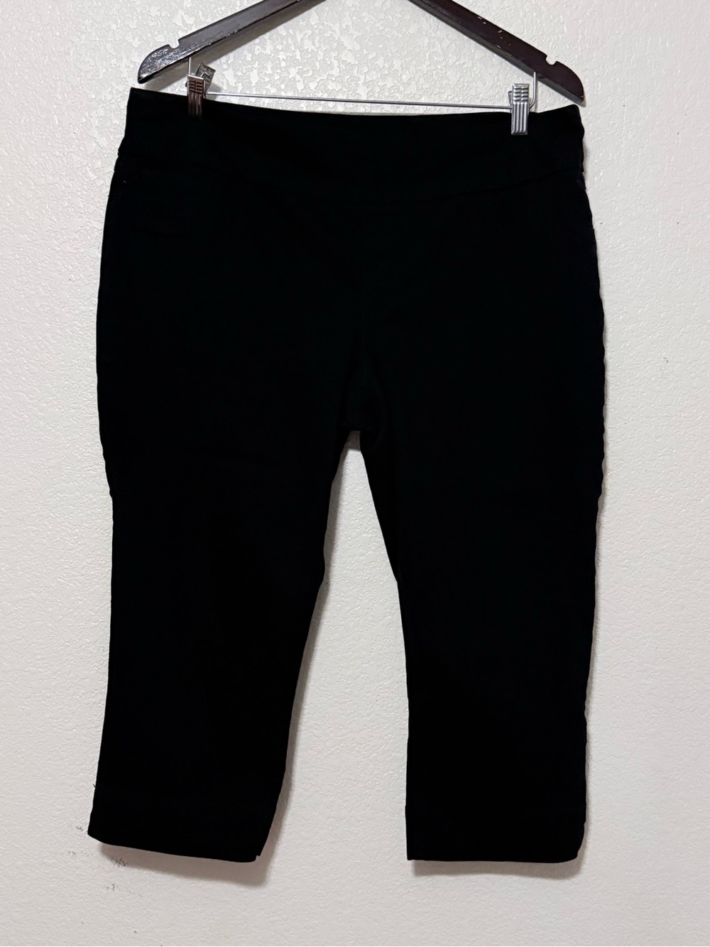 SOUNDSTYLE LOS ANGELES Black women’s Capris - Comfortable Everyday Bottoms 0283